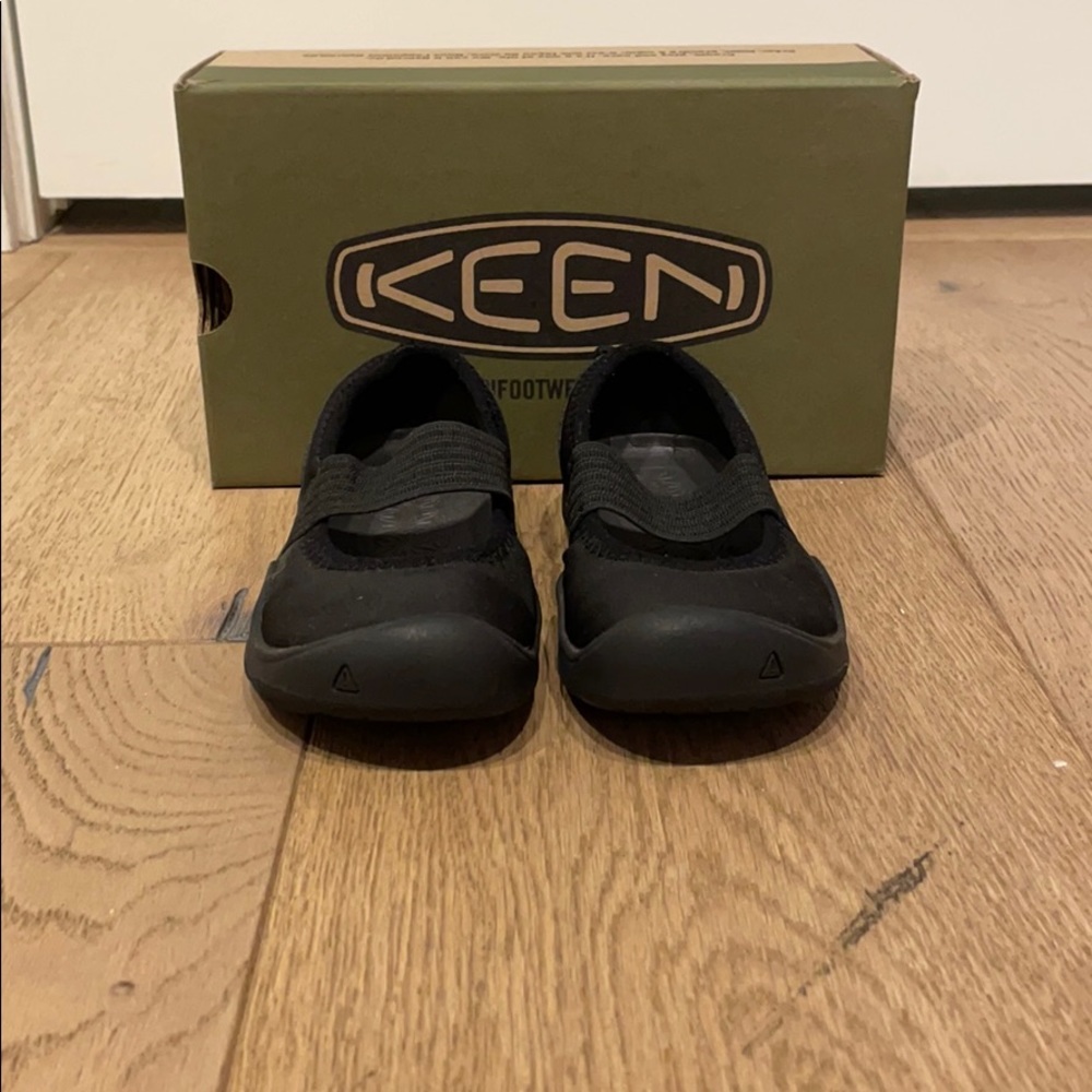 Keen Moxie Gore Black Flats/Maryjanes, Size 11